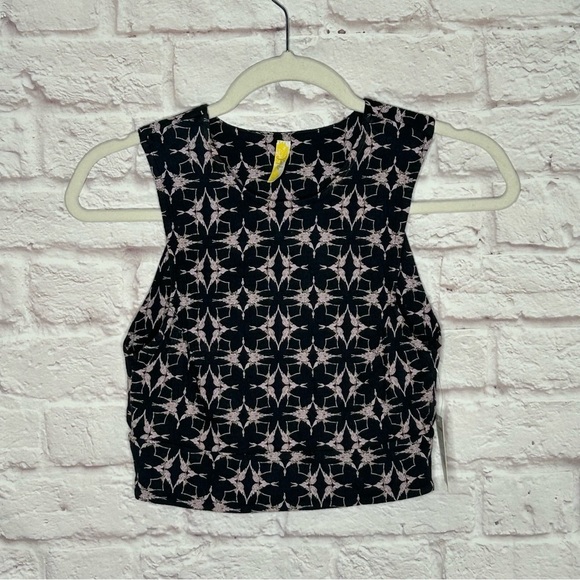 Free PeopleBack Cutout Crop Top NWT - Picture 3 of 9